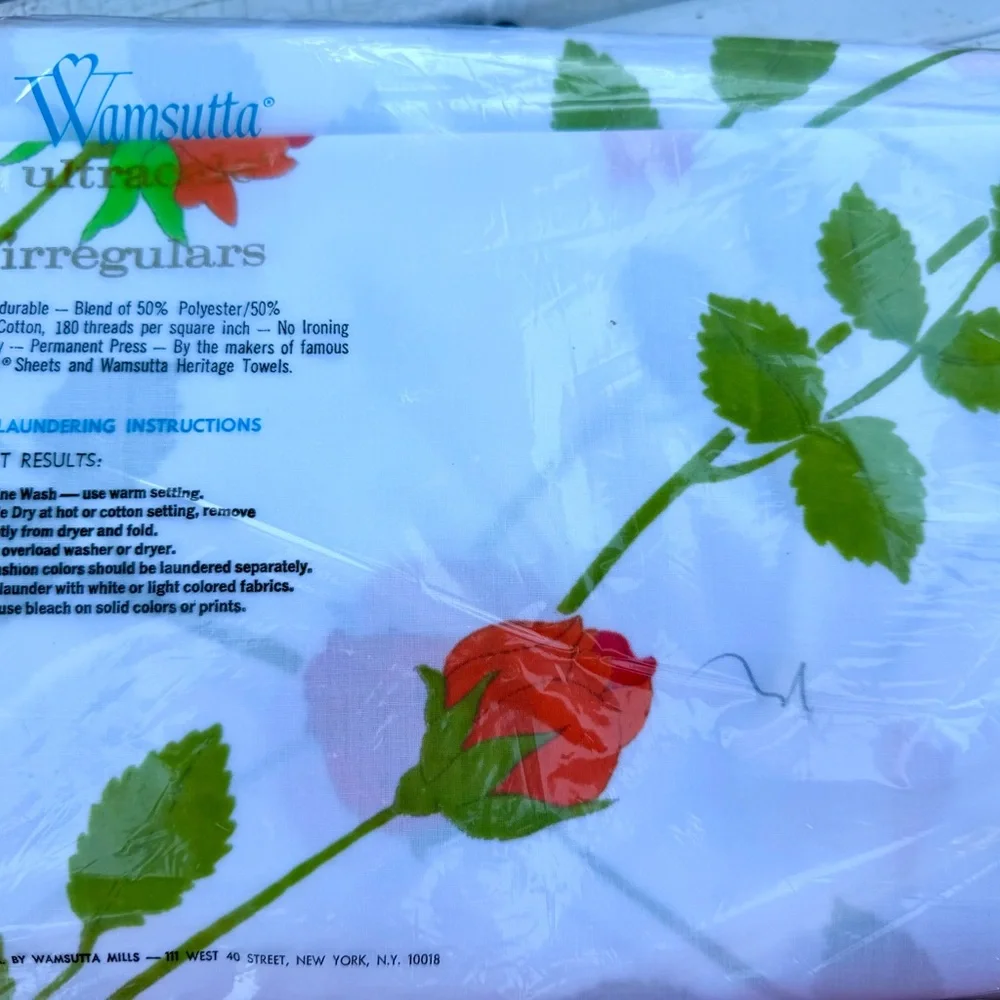 Wamsutta White Flat & Fitted Sheet with Red Rose and Green Leaves